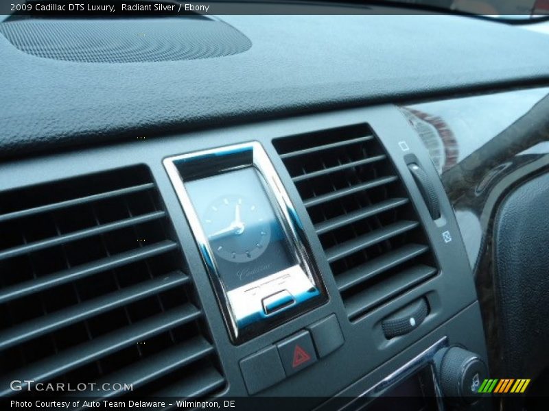 Radiant Silver / Ebony 2009 Cadillac DTS Luxury