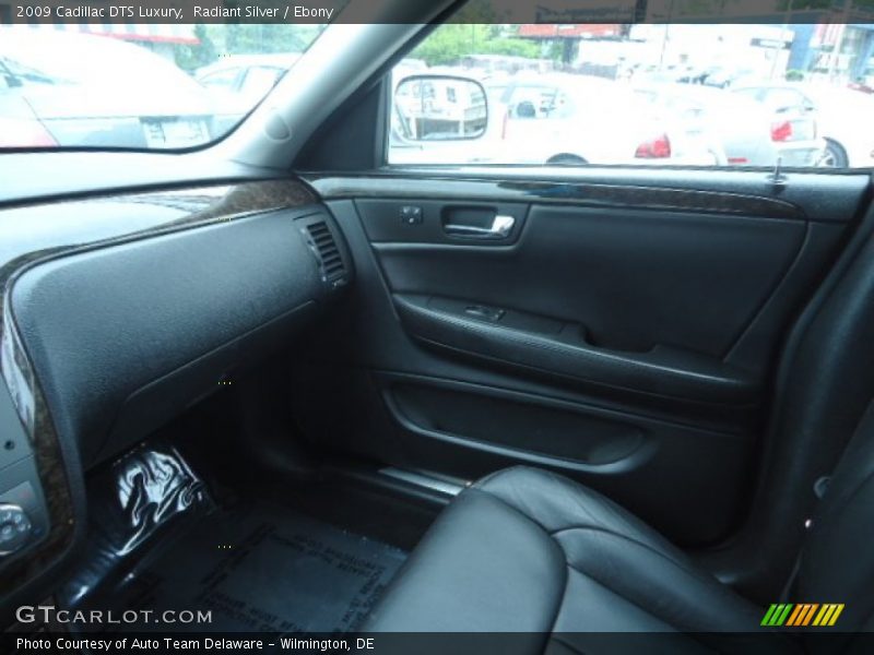 Radiant Silver / Ebony 2009 Cadillac DTS Luxury