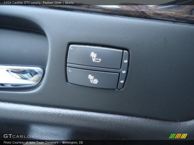 Radiant Silver / Ebony 2009 Cadillac DTS Luxury