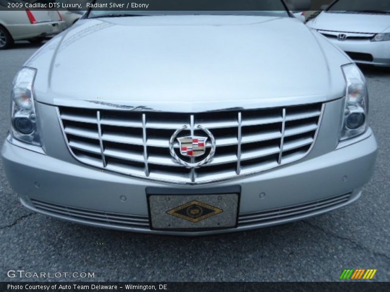 Radiant Silver / Ebony 2009 Cadillac DTS Luxury