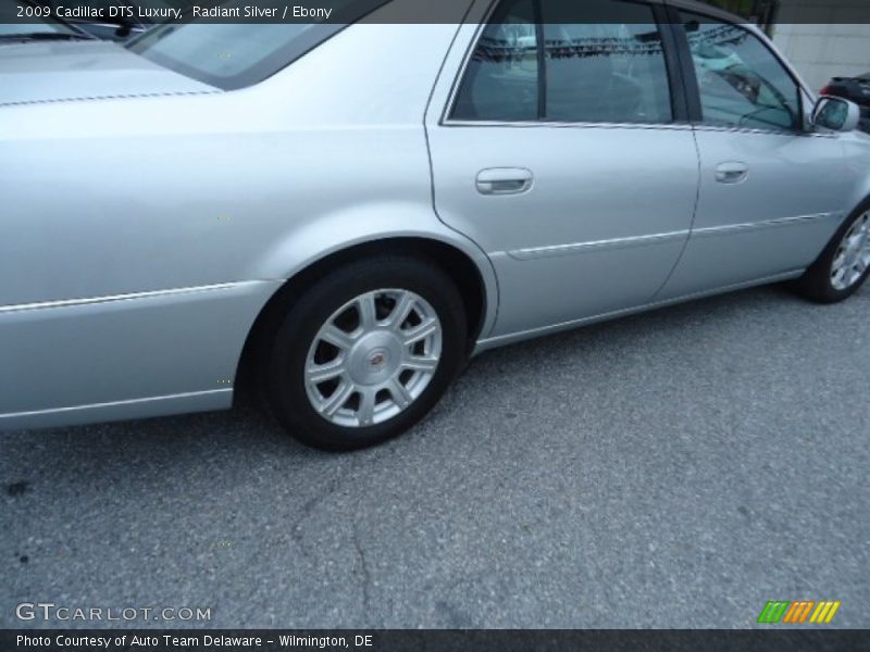 Radiant Silver / Ebony 2009 Cadillac DTS Luxury