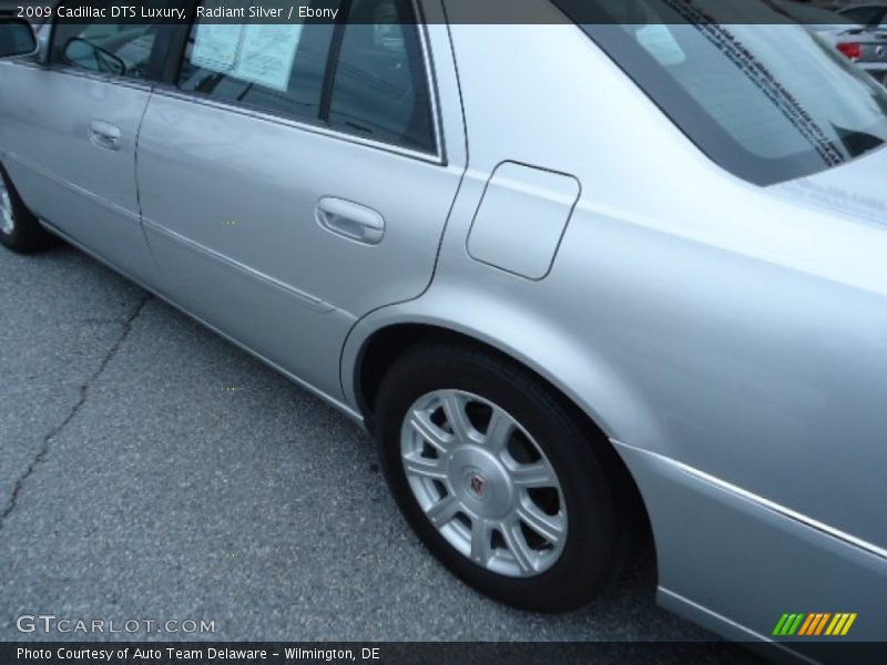 Radiant Silver / Ebony 2009 Cadillac DTS Luxury