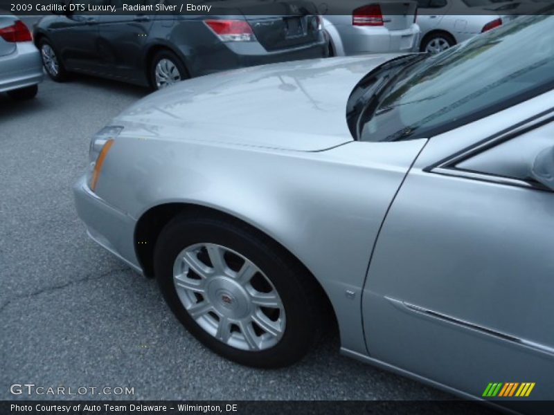 Radiant Silver / Ebony 2009 Cadillac DTS Luxury