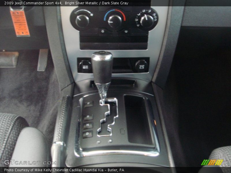 Bright Silver Metallic / Dark Slate Gray 2009 Jeep Commander Sport 4x4