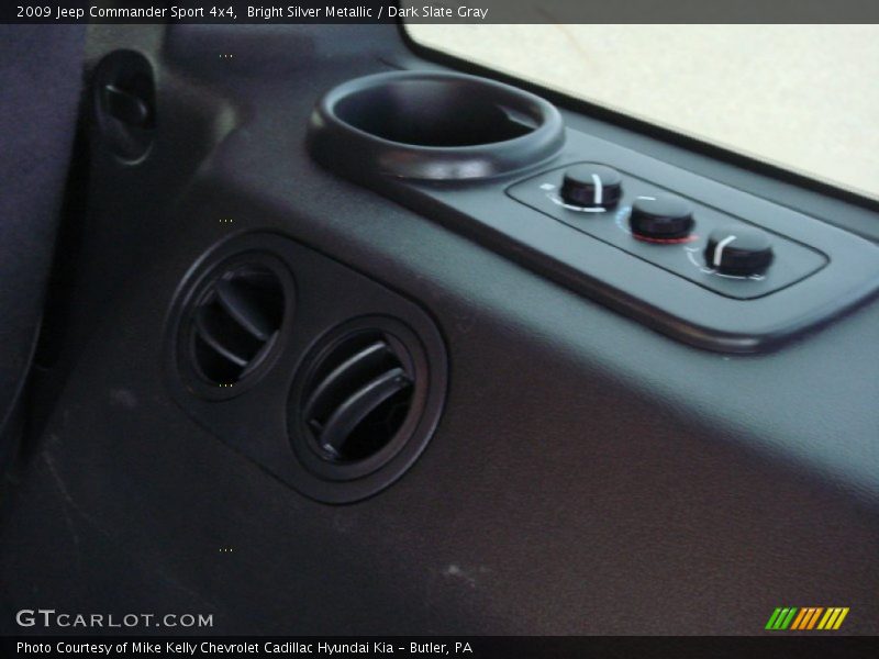 Bright Silver Metallic / Dark Slate Gray 2009 Jeep Commander Sport 4x4