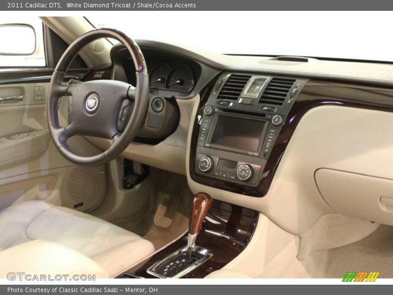 White Diamond Tricoat / Shale/Cocoa Accents 2011 Cadillac DTS