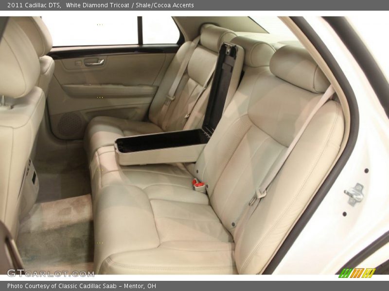 White Diamond Tricoat / Shale/Cocoa Accents 2011 Cadillac DTS