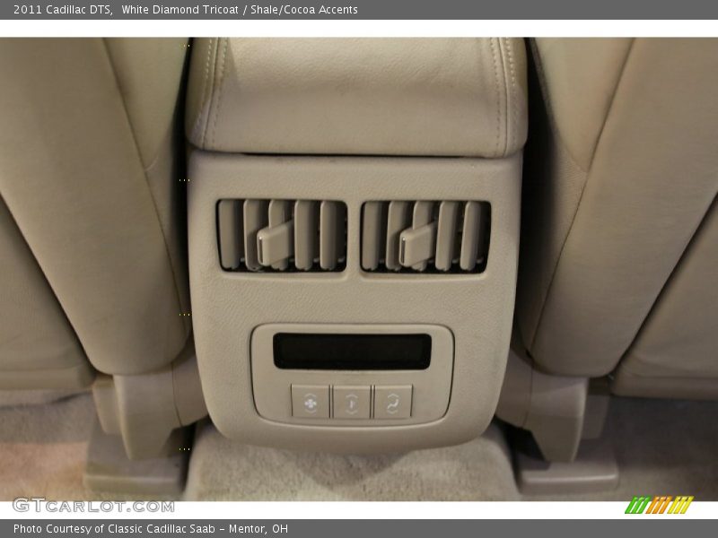 White Diamond Tricoat / Shale/Cocoa Accents 2011 Cadillac DTS