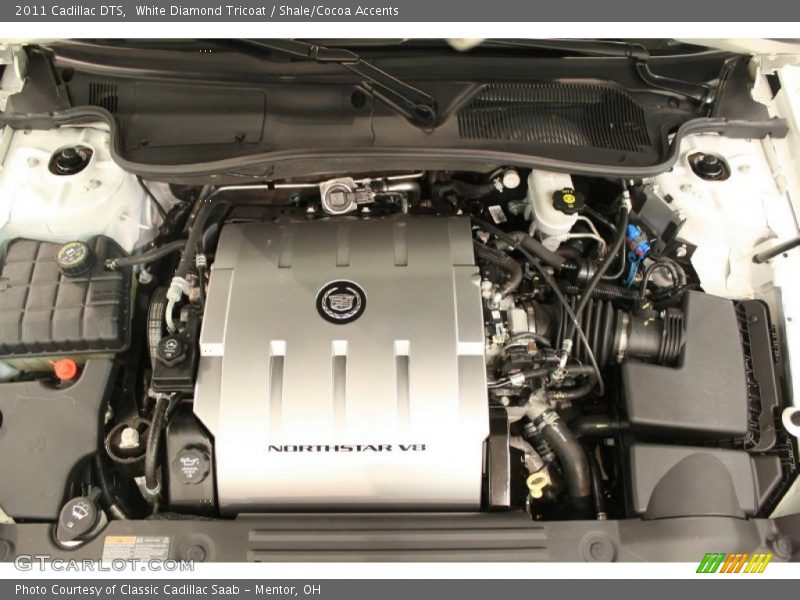 White Diamond Tricoat / Shale/Cocoa Accents 2011 Cadillac DTS