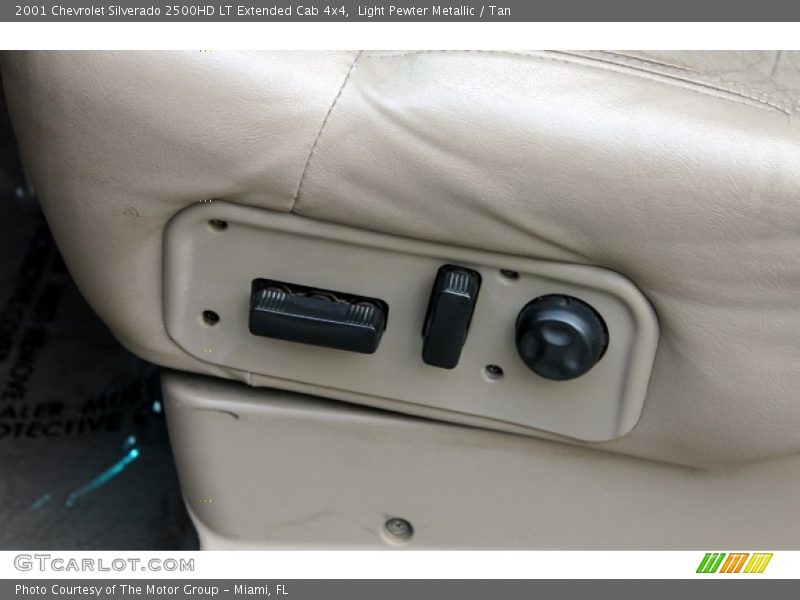 Light Pewter Metallic / Tan 2001 Chevrolet Silverado 2500HD LT Extended Cab 4x4