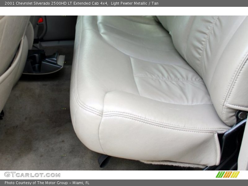 Light Pewter Metallic / Tan 2001 Chevrolet Silverado 2500HD LT Extended Cab 4x4