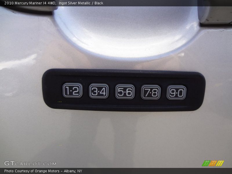 Ingot Silver Metallic / Black 2010 Mercury Mariner I4 4WD