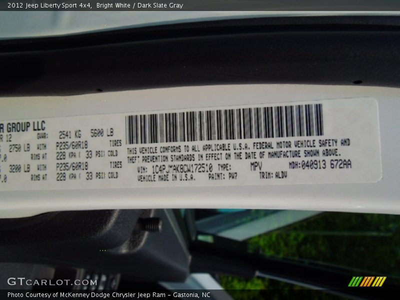 Bright White / Dark Slate Gray 2012 Jeep Liberty Sport 4x4