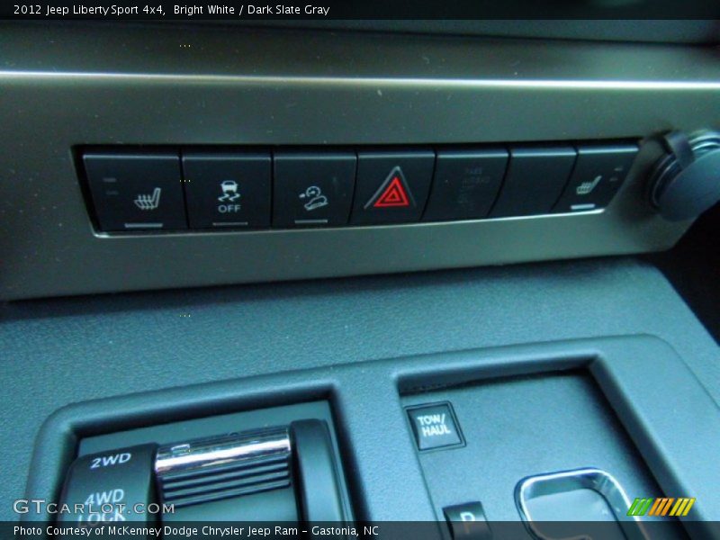 Bright White / Dark Slate Gray 2012 Jeep Liberty Sport 4x4