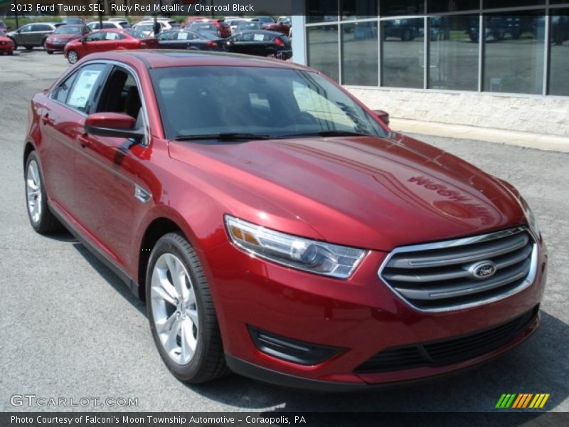 Front 3/4 View of 2013 Taurus SEL