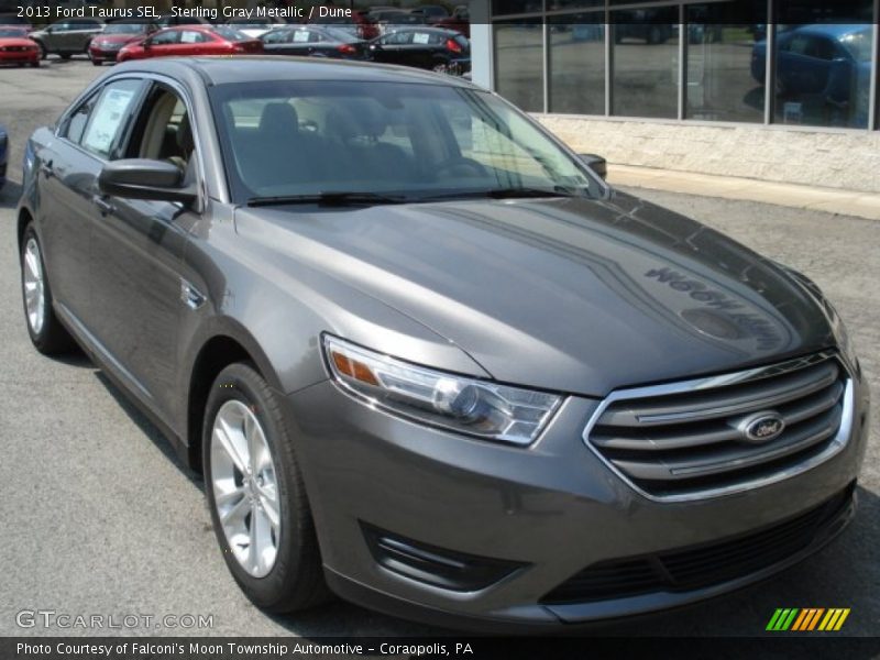 Front 3/4 View of 2013 Taurus SEL