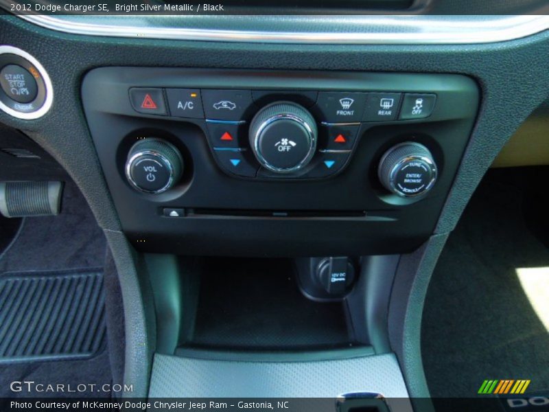 Bright Silver Metallic / Black 2012 Dodge Charger SE