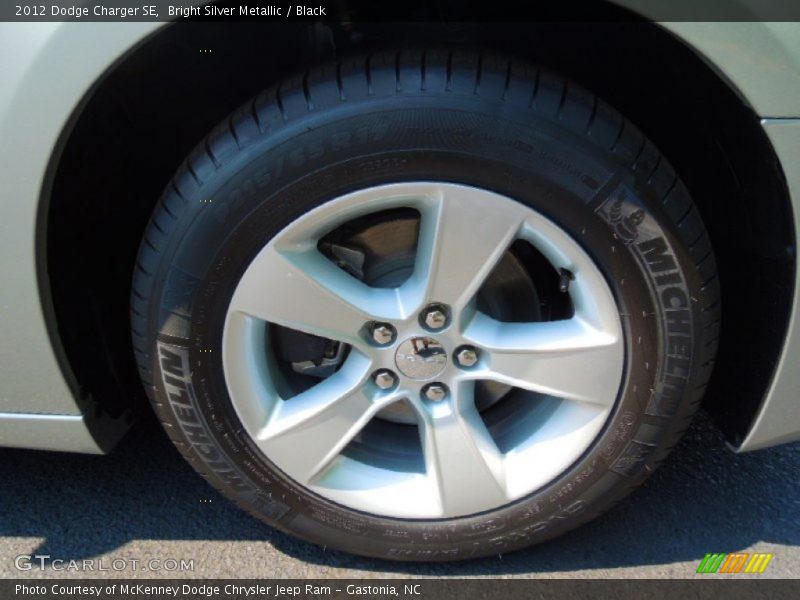 Bright Silver Metallic / Black 2012 Dodge Charger SE