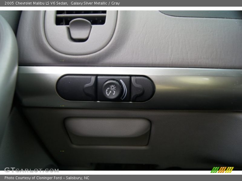 Galaxy Silver Metallic / Gray 2005 Chevrolet Malibu LS V6 Sedan