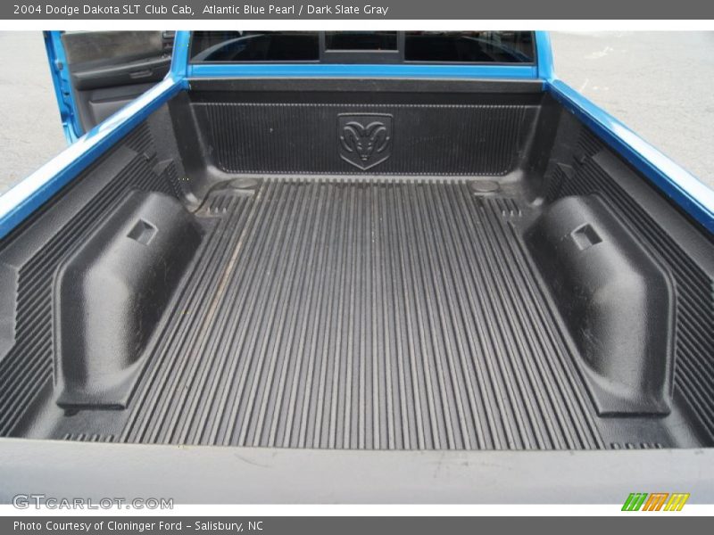 2004 Dakota SLT Club Cab Trunk
