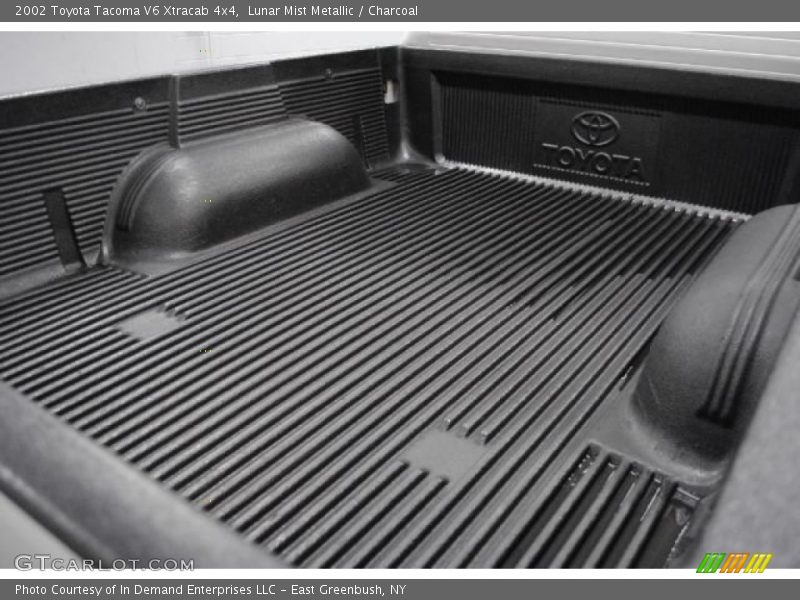 Lunar Mist Metallic / Charcoal 2002 Toyota Tacoma V6 Xtracab 4x4