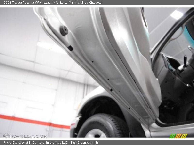 Lunar Mist Metallic / Charcoal 2002 Toyota Tacoma V6 Xtracab 4x4