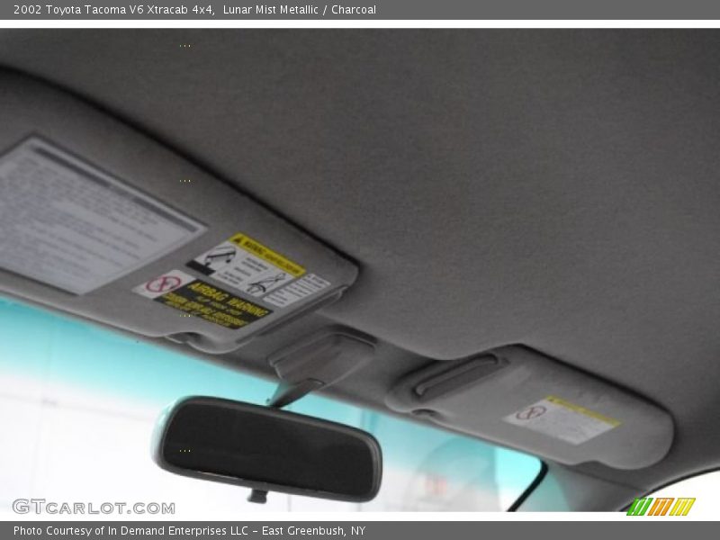 Lunar Mist Metallic / Charcoal 2002 Toyota Tacoma V6 Xtracab 4x4