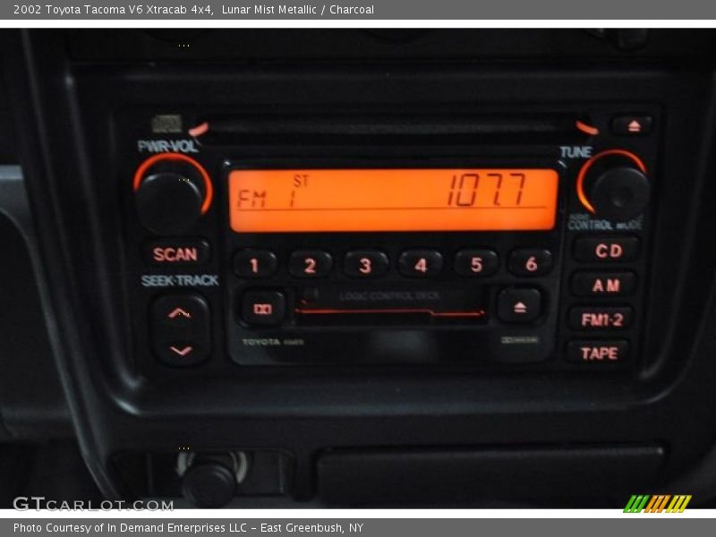 Lunar Mist Metallic / Charcoal 2002 Toyota Tacoma V6 Xtracab 4x4