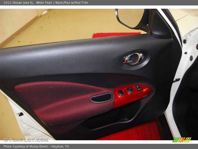 White Pearl / Black/Red w/Red Trim 2011 Nissan Juke SL