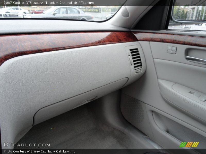 Titanium ChromaFlair / Titanium 2007 Cadillac DTS Luxury