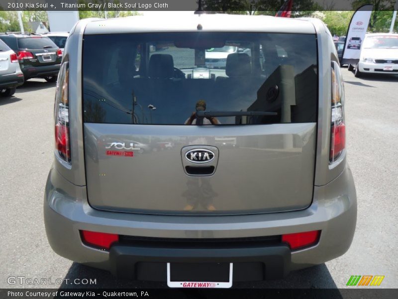 Titanium Gray / Black Soul Logo Cloth 2010 Kia Soul +