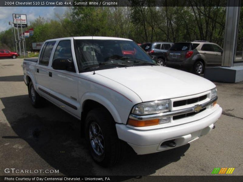 Summit White / Graphite 2004 Chevrolet S10 LS Crew Cab 4x4