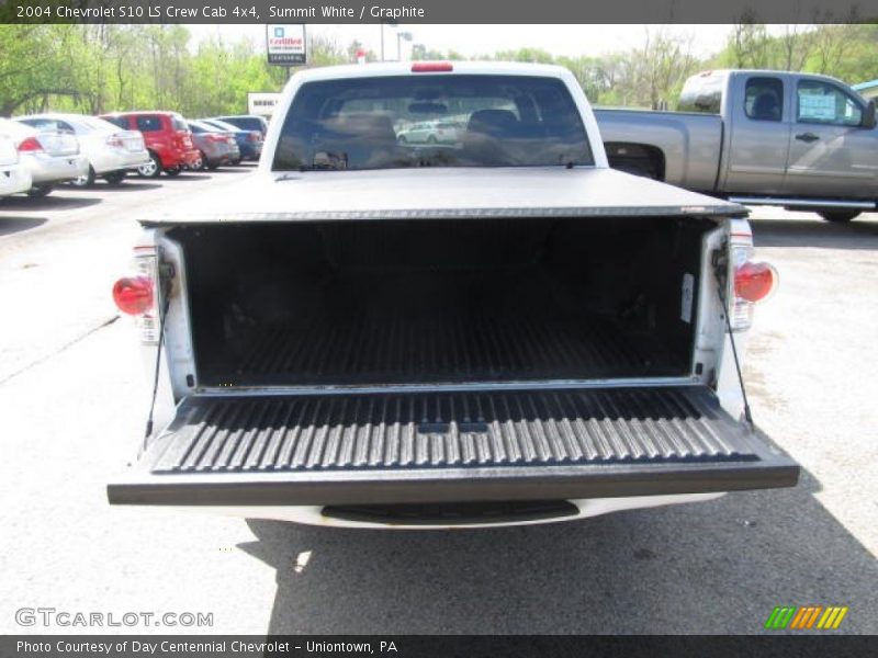 Summit White / Graphite 2004 Chevrolet S10 LS Crew Cab 4x4