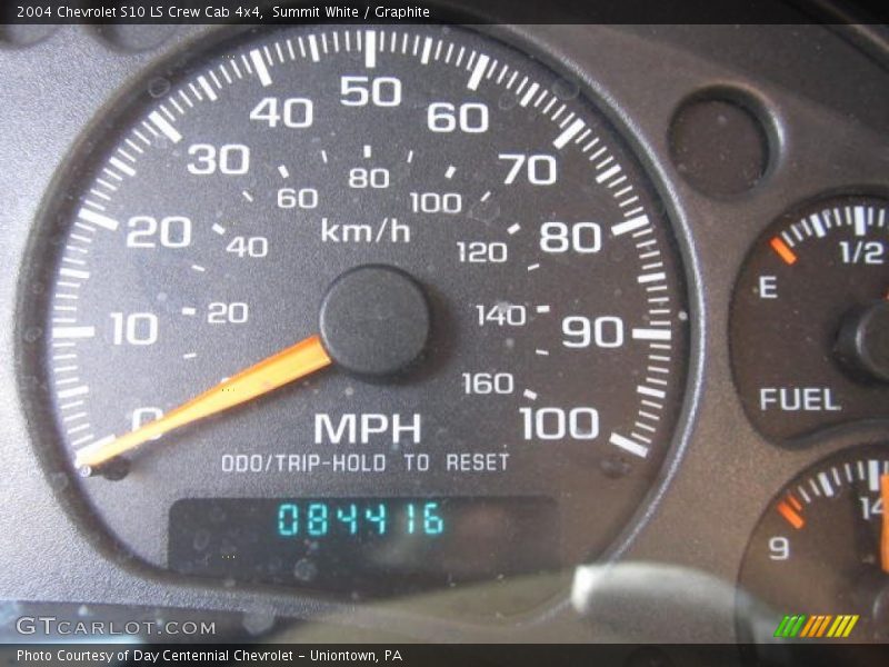 Summit White / Graphite 2004 Chevrolet S10 LS Crew Cab 4x4