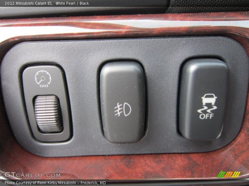 White Pearl / Black 2012 Mitsubishi Galant ES