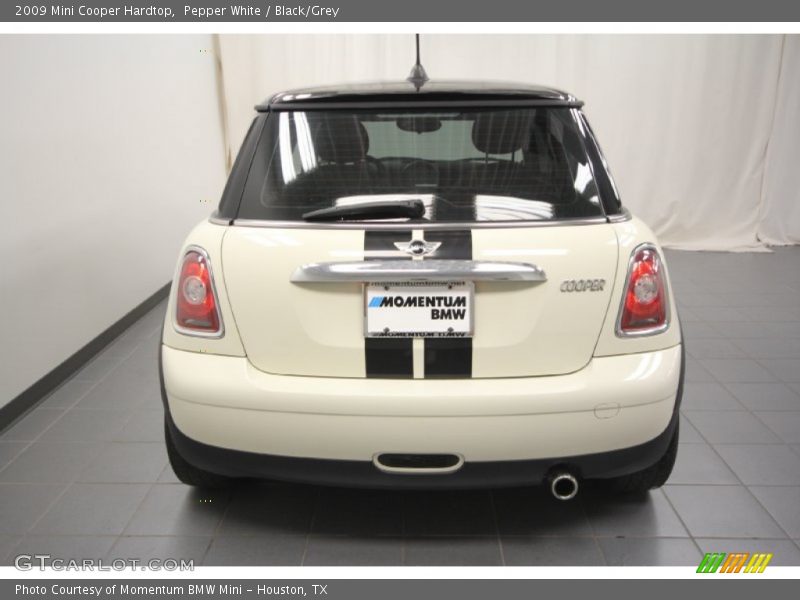 Pepper White / Black/Grey 2009 Mini Cooper Hardtop