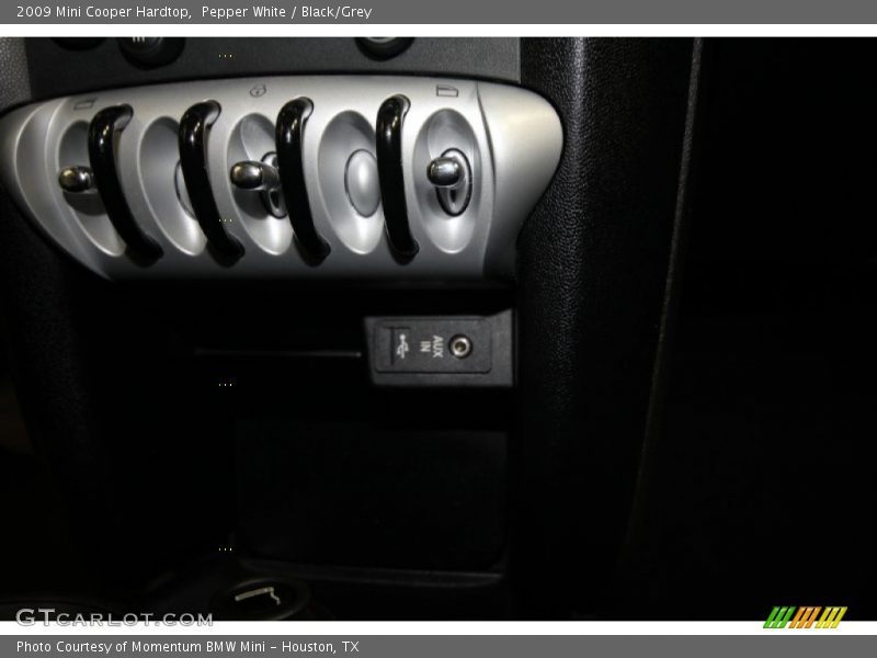 Pepper White / Black/Grey 2009 Mini Cooper Hardtop