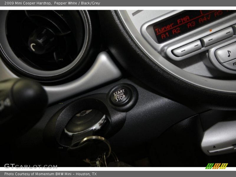 Pepper White / Black/Grey 2009 Mini Cooper Hardtop