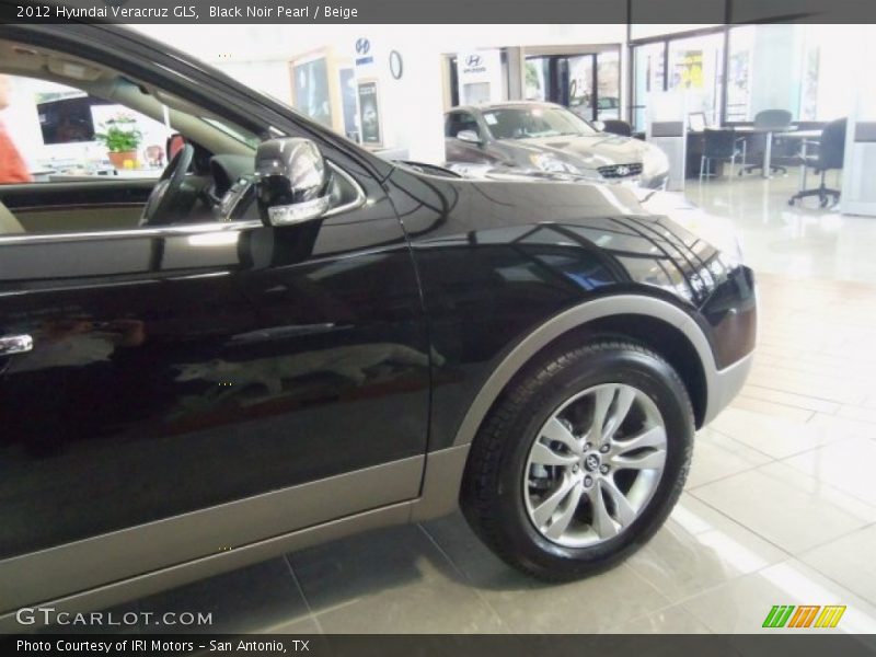 Black Noir Pearl / Beige 2012 Hyundai Veracruz GLS