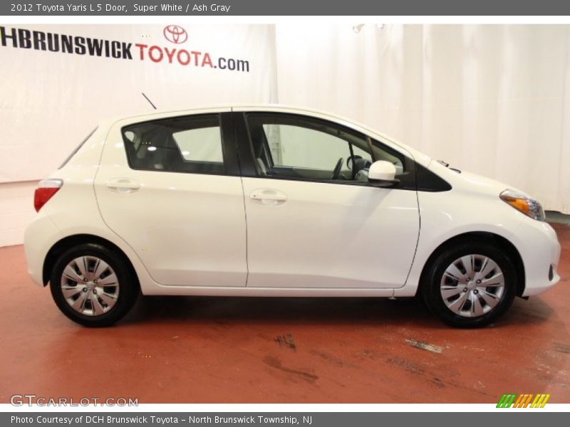 Super White / Ash Gray 2012 Toyota Yaris L 5 Door
