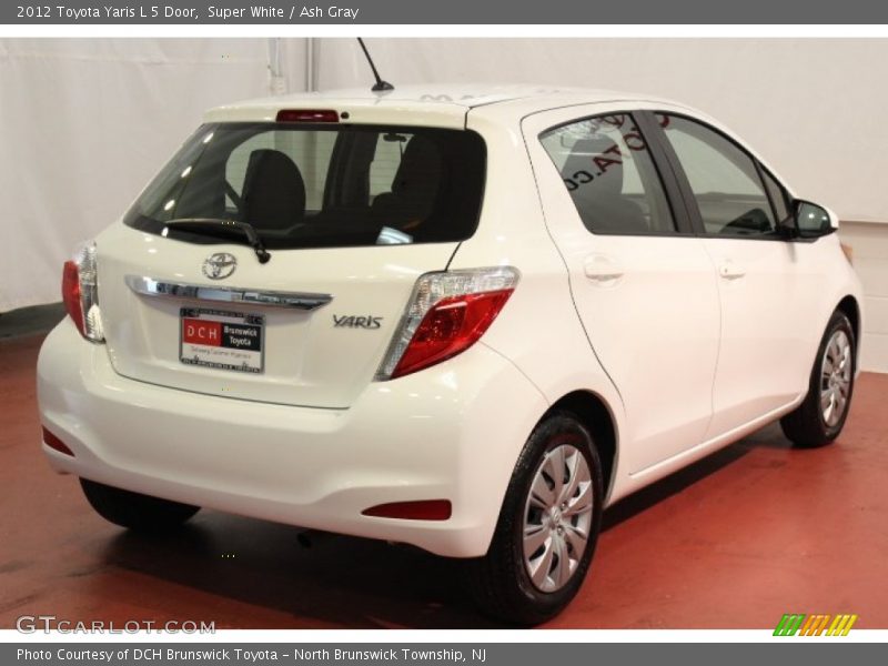 Super White / Ash Gray 2012 Toyota Yaris L 5 Door
