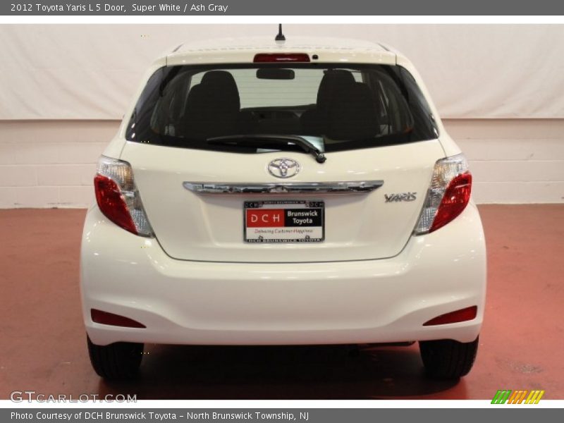 Super White / Ash Gray 2012 Toyota Yaris L 5 Door