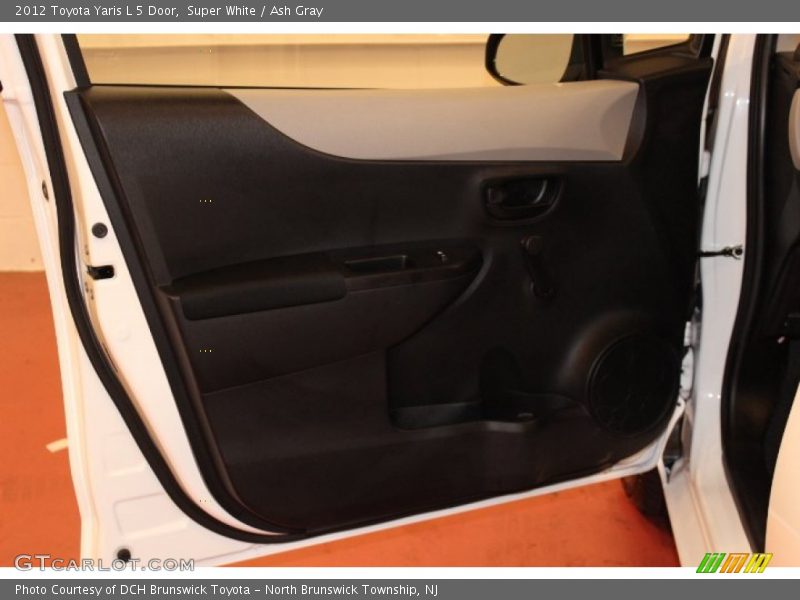 Super White / Ash Gray 2012 Toyota Yaris L 5 Door