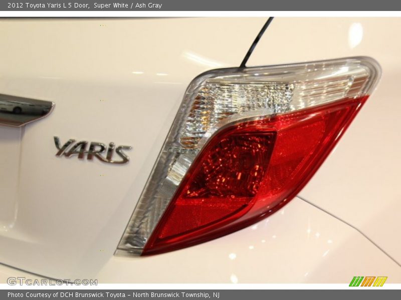 Super White / Ash Gray 2012 Toyota Yaris L 5 Door
