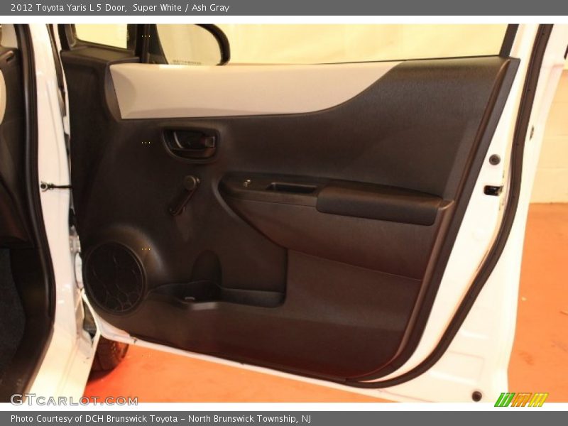 Super White / Ash Gray 2012 Toyota Yaris L 5 Door