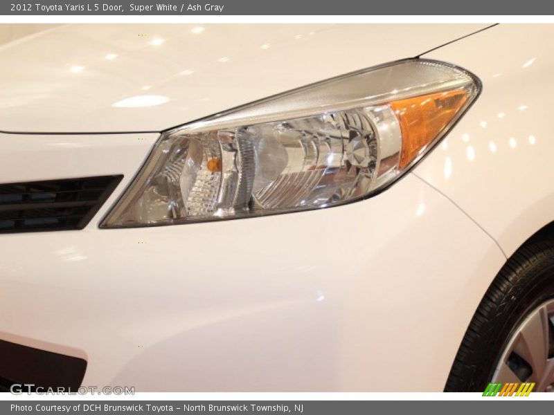 Super White / Ash Gray 2012 Toyota Yaris L 5 Door