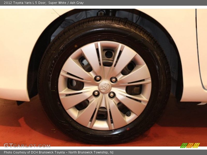 Super White / Ash Gray 2012 Toyota Yaris L 5 Door