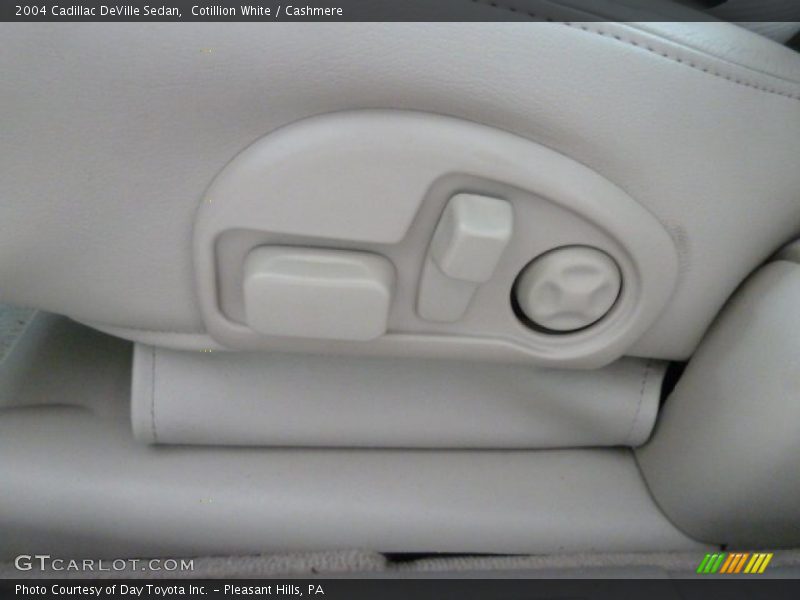 Cotillion White / Cashmere 2004 Cadillac DeVille Sedan