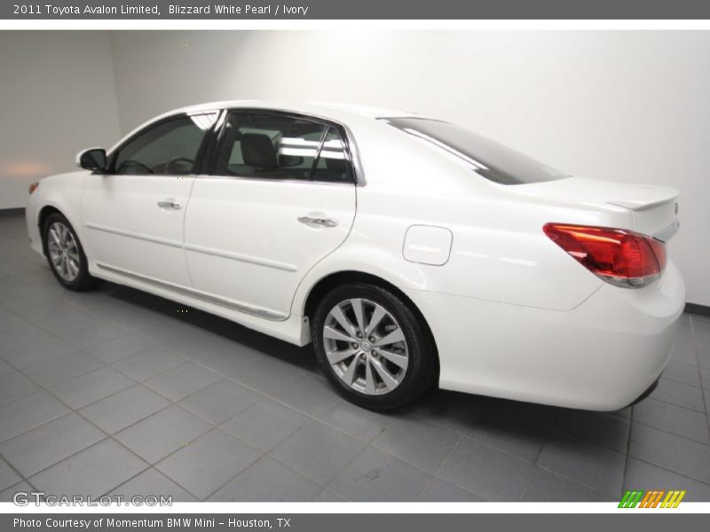 Blizzard White Pearl / Ivory 2011 Toyota Avalon Limited