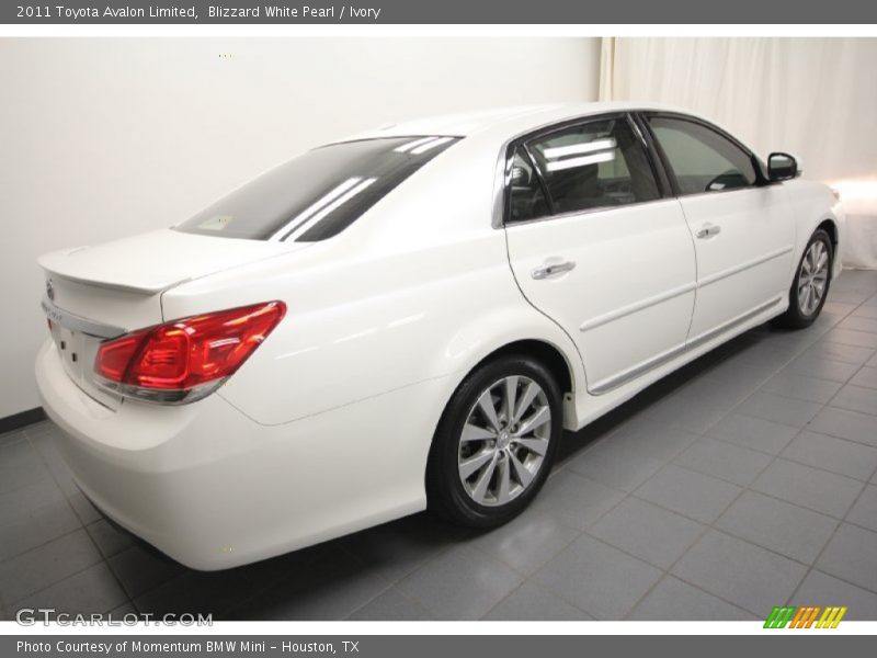 Blizzard White Pearl / Ivory 2011 Toyota Avalon Limited